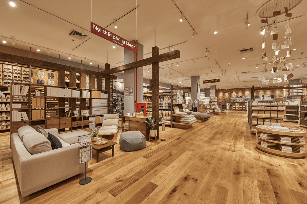 The MUJI stationery section at Aeon Mall Long Bien is spacious, and the products are neatly and attractively arranged in each display area (Source: MUJI Vietnam)